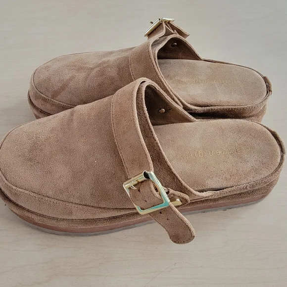 Madden Girl Grahamm Platform Tan Suede Slip-On Mules Clogs w/ Gold Buckle Size 8 - Picture 1 of 8